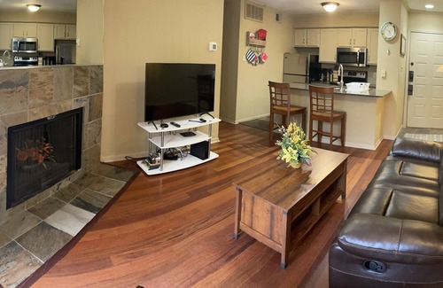 Waters Park Copropriété | Ground Floor Condo in Gated Quiet Complex near the Domain, King Bed