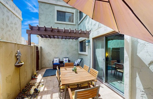 Security Acres Copropriété | Ground floor condo w/private patio & direct access to shared pool, dog-friendly