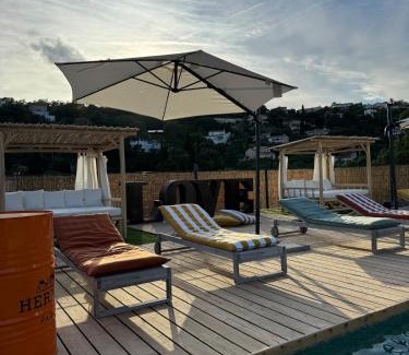 La Celle-sous-Gouzon Appartement | Ground floor of villa, sea view with private pool
