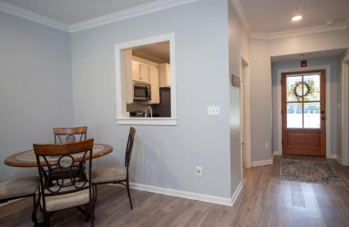 Country Club Maison | Ground Floor Golf Course Condo