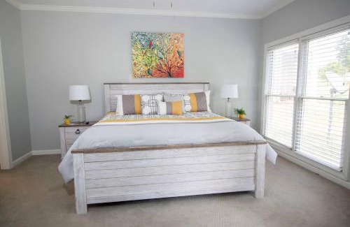 Country Club Maison | Ground Floor Golf Course Condo