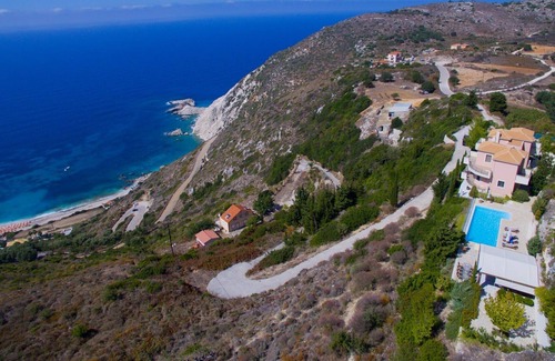 Paliki Appartement | Ground floor Luxury Studio for 2, above Petani Beach Kefalonia