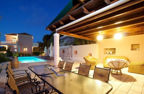 Paliki Appartement | Ground floor Luxury Studio for 2, above Petani Beach Kefalonia