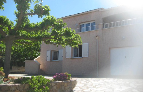 L'Ile-Rousse Appartement | Bel appartement dans villa avec extérieur arboré à Monticello en HAUTE CORSE