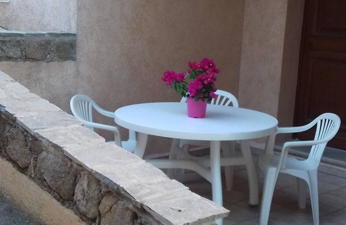 L'Ile-Rousse Appartement | Bel appartement dans villa avec extérieur arboré à Monticello en HAUTE CORSE