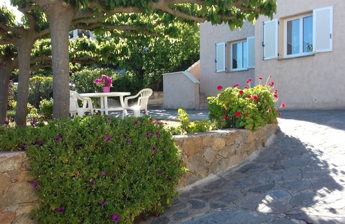 L'Ile-Rousse Appartement | Bel appartement dans villa avec extérieur arboré à Monticello en HAUTE CORSE