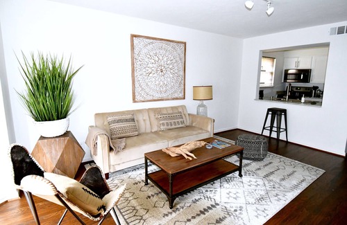 Highland Park Appartement | Rez-de-chaussée Deux (1BR / BA) appartements, 6 couchages, parking