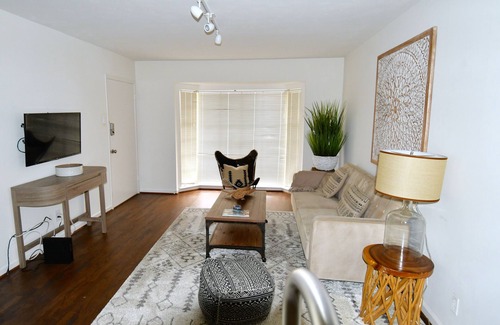 Highland Park Appartement | Rez-de-chaussée Deux (1BR / BA) appartements, 6 couchages, parking