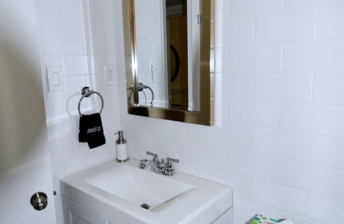 Highland Park Appartement | Rez-de-chaussée Deux (1BR / BA) appartements, 6 couchages, parking