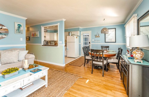 South End Copropriété | Ground-Level 3BR/2BA Condo- Easy Access & Steps to Ocean City Beach!
