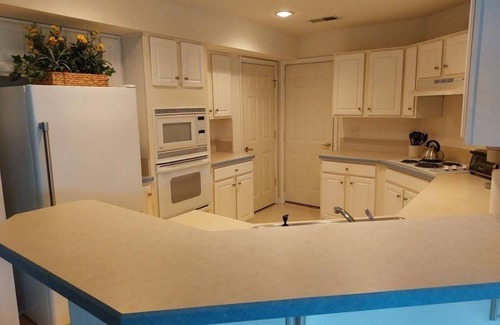 Lewes Copropriété | Ground Level Beach Condo Porch Parking Clean