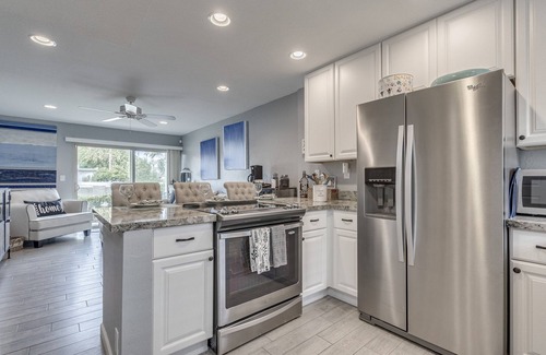 South Scottsdale Copropriété | Ground Level Beautiful Remodeled Condo in Resort Setting In Downtown Scottsdale.