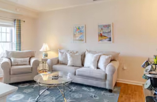 Villages of Five Points Copropriété | Ground Level Condo Bright Clean Pool Tennis Parking