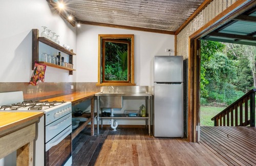 Speewah Maison | Group Accom | Pool | Spa | Pool Table | Firepit