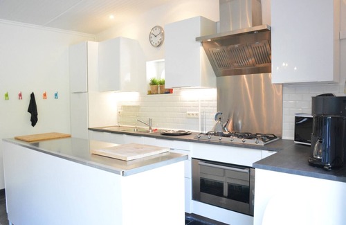 Anhee Maison | Maison de vacances spacieuse avec terrasse privée