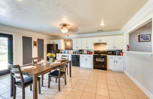 Lacassine Maison | Group-Friendly Louisana Hideaway Hunt and Fish!