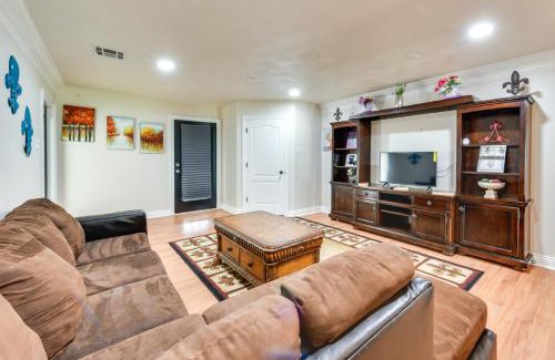 Lacassine Maison | Group-Friendly Louisana Hideaway Hunt and Fish!