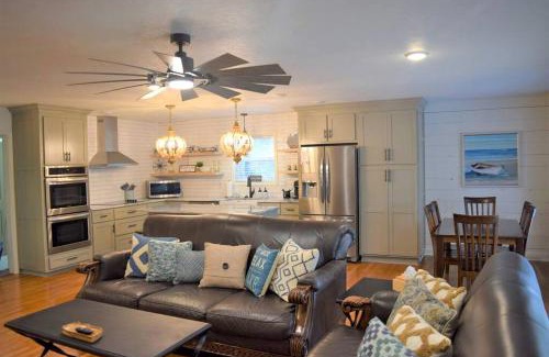 Cullman Maison | Group Getaway by the Lake: Pet-Friendly Rental with Boat Dock in Picturesque Cullman County