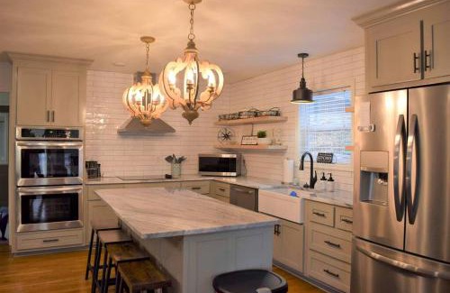Cullman Maison | Group Getaway by the Lake: Pet-Friendly Rental with Boat Dock in Picturesque Cullman County
