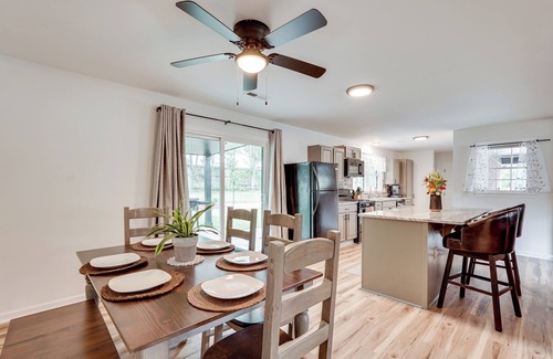 Wrens Maison | Group Getaway w/ Fenced Yard & Pool Table in Wrens