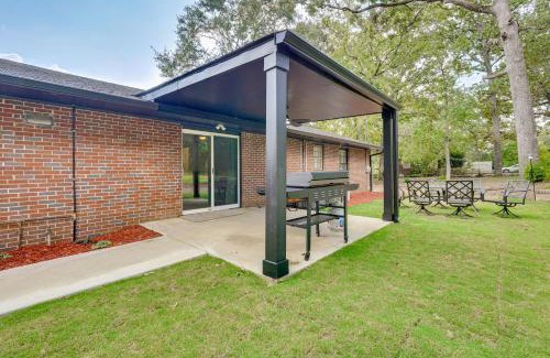 Wrens Maison | Group Getaway with Fenced Yard and Pool Table in Wrens