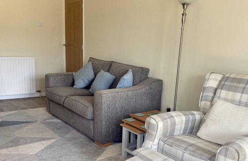 Leigh-on-Sea Maison | Grove Bungalow, Eastwood, Leigh-on-Sea. Situated In Quiet Cul-de-Sac