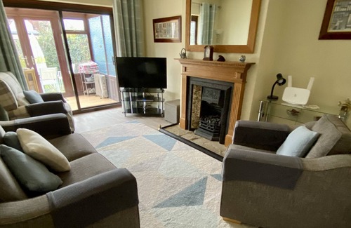 Leigh-on-Sea Maison | Grove Bungalow, Eastwood, Leigh-on-Sea. Situated In Quiet Cul-de-Sac