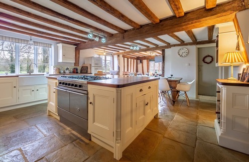 Eye Maison | Cette belle maison de ferme a été soigneusement rénovée à un niveau luxueux.