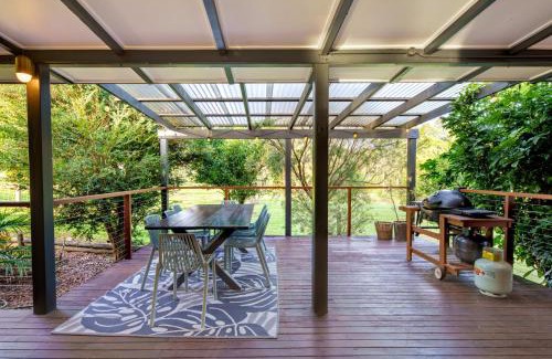 Kiels Mountain Maison | Grove Hinterland Retreat - 15 mins to beach