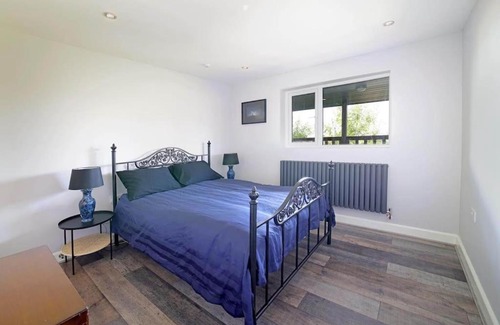 Webbington Maison | Grove Lodge, Contemporary Cabin in Mendip Hills