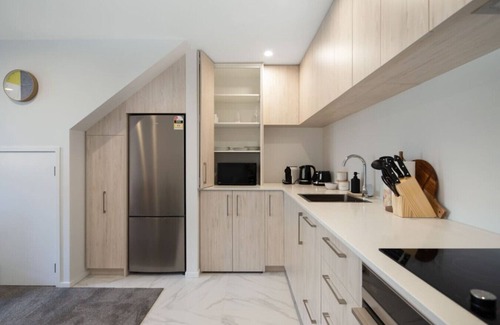 Lower Hutt Maison | Groveview Oasis: 1BR Retreat