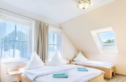 Pepelow Appartement | Gruppenbuchung Ferienhaus Drachenflieger bis 30 Gäste - Ostseeferienhaus Drachenflieger Pepelow OFC