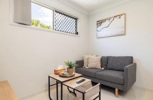 Rocklea Appartement | GST Credits! AC! Shops! Parking! Espresso! 535F1