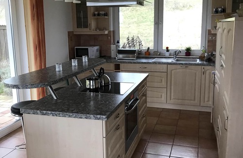 Grubnow Maison | Vue garantie sur le lac - maison au toit de chaume sur Liddower Strom