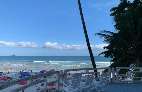 Vila Luis Antonio Appartement | Guarujá Apartment, Building on the Waves, Pitangueiras Beach, Pé na Areia
