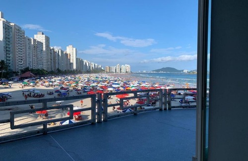 Vila Luis Antonio Appartement | Guarujá Apartment, Building on the Waves, Pitangueiras Beach, Pé na Areia