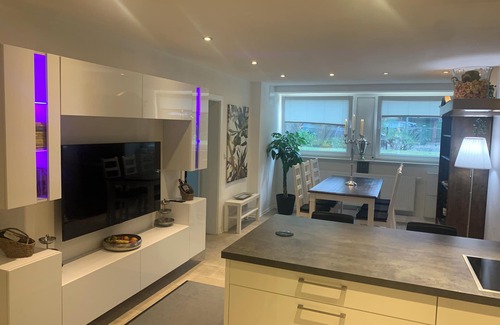 Region Hannover District Appartement | Guest apartment in Burgwedel City, for business and family, 6 persons
