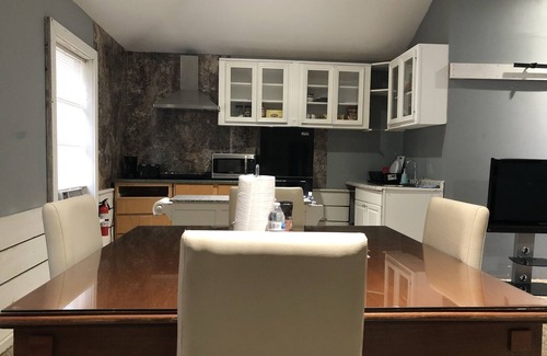 Northampton Appartement | Guest Apt with ATTACHED Bath and PRIVATE Entrance RUSTIC Nonsmoking SUITE