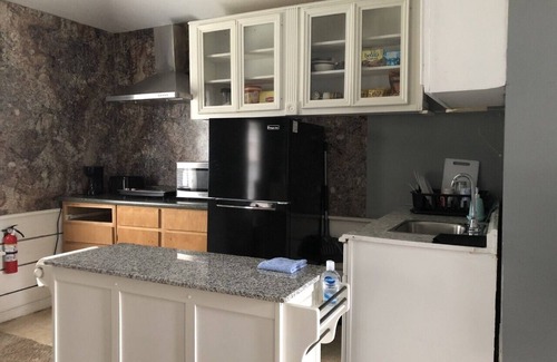 Northampton Appartement | Guest Apt with ATTACHED Bath and PRIVATE Entrance RUSTIC Nonsmoking SUITE