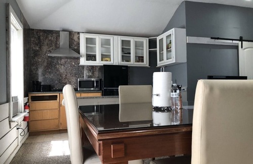 Northampton Appartement | Guest Apt with ATTACHED Bath and PRIVATE Entrance RUSTIC Nonsmoking SUITE
