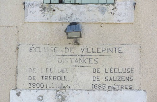 Villepinte Location De Bateaux | cabine d'hôtes dans une véritable péniche de luxe