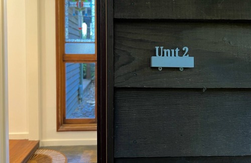 Mount Pleasant Cabine | Guest Cabin in Forest Close to Beach & City Centre