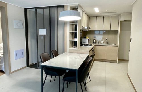 Downtown Appartement | [Guest Favorite] Premium Modern 3-bedroom apartment by Jeju Airport