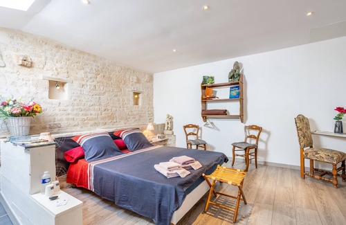 Saint-Martin-de-Fraigneau Lit Et Petit-Déjeuner | Guest Room "Chez Jacques - Océanide" with Private Terrace, Wi-Fi and Air Conditioning