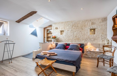 Saint-Martin-de-Fraigneau Lit Et Petit-Déjeuner | Guest Room "Chez Jacques - Océanide" with Private Terrace, Wi-Fi and Air Conditioning