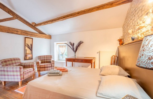 Saint-Martin-de-Fraigneau Lit Et Petit-Déjeuner | Guest Room 'The Suite One or Two Bedrooms' with Shared Terrace, Shared Garden and Wi-Fi