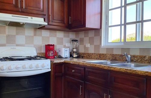 Urbanizacion Tavarez Villa | Guest-friendly villa with pool/tennis/basket/soccer fields, TV/Wifi, near all