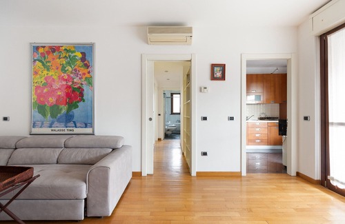 Morivione Appartement | Guest Host- Milan University Bocconi Terrace Apt!