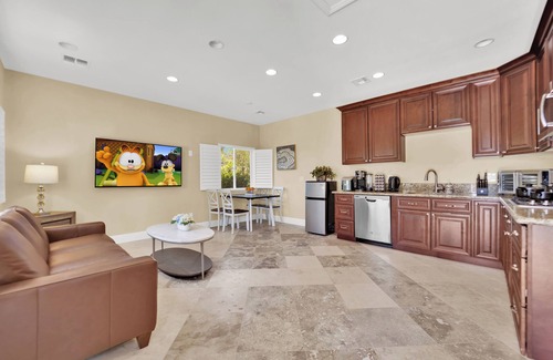 Spring Valley Maison | Guest House #A Poolside Oasis King Bed, BBQ, Basketball, Pool & Spa