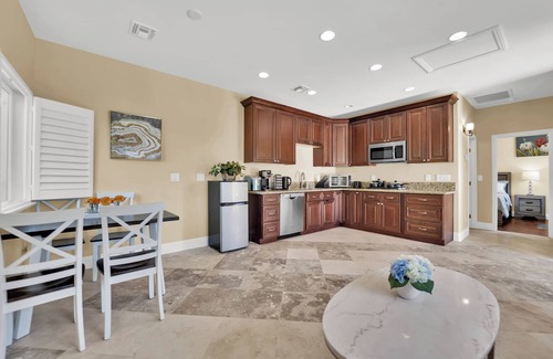 Spring Valley Maison | Guest House #A Poolside Oasis King Bed, BBQ, Basketball, Pool & Spa